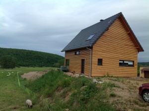Maison en bois avec bardage horizontal en bois. Maison à ossature bois en Alsace