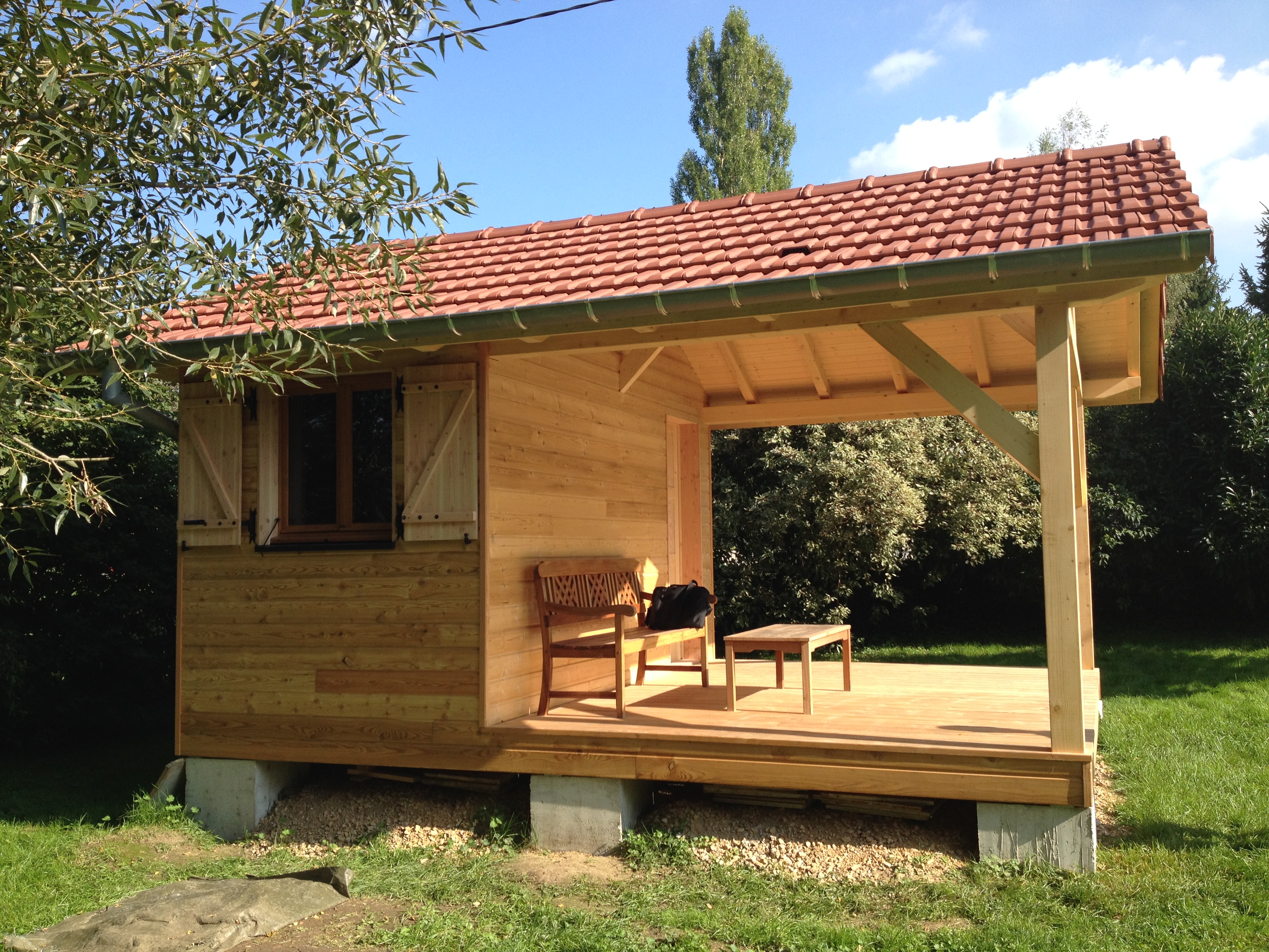 Abri de jardin en bois avec terrasse - ABT Construction Bois