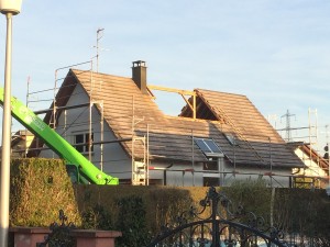 Première phase : modification de la charpente et dépose de la couverture